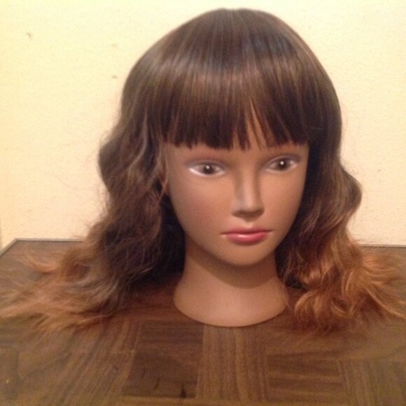 **NEW NEVER WORN** ENTRANCED STYLES Synthetic Wavy Brown Wig - Picture 1 of 12